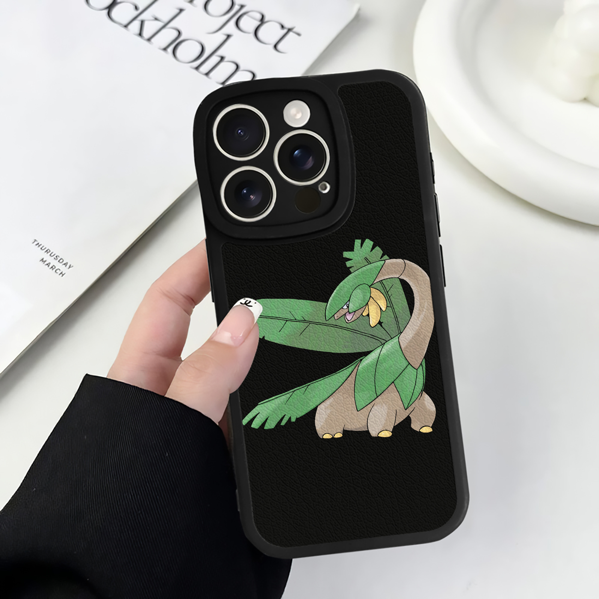 （画像用） ポケットモンスター Pokémon 【iPhone 16シリーズ対応】シリコンスマホケース（レザー調） 材質：シリコン